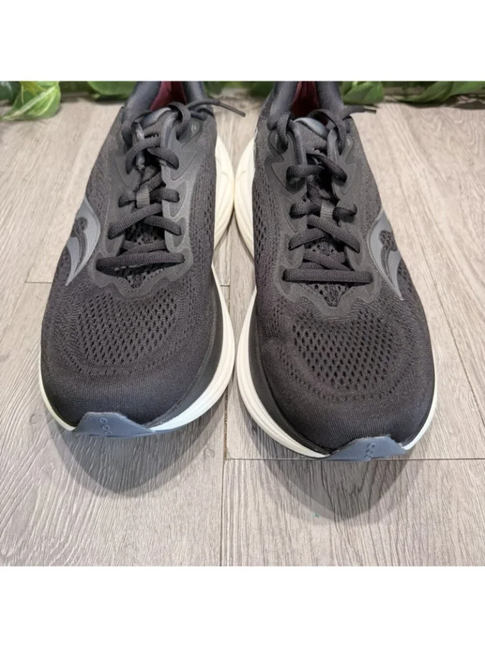 Saucony Triumph 24 Men’s Size 8.5 black/white’ Running Shoes